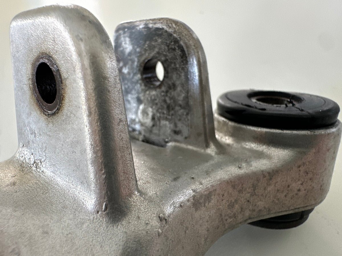 Honda CBR 900 SC28 Fußrastenträger hinten rechts Fußrastenplatte Träger 92-95
