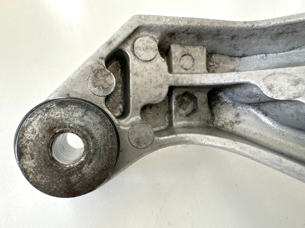 Honda CBR 900 SC28 Fußrastenträger hinten rechts Fußrastenplatte Träger 92-95