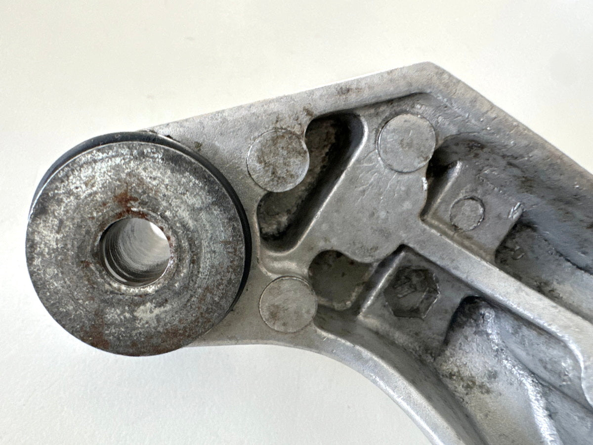Honda CBR 900 SC28 Fußrastenträger hinten rechts Fußrastenplatte Träger 92-95
