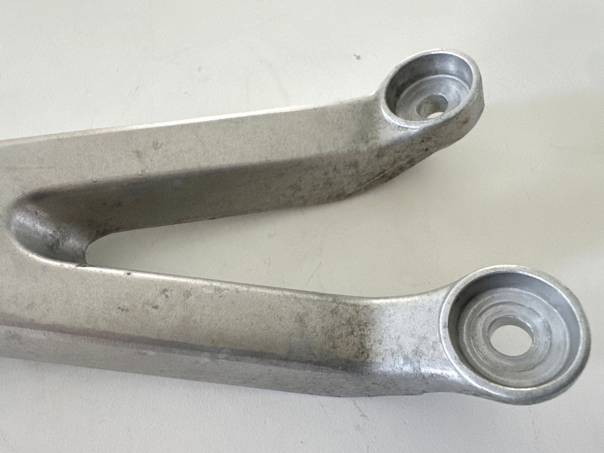 Honda CBR 900 SC28 Fußrastenträger hinten links Fußrastenplatte Fußraste 92-95