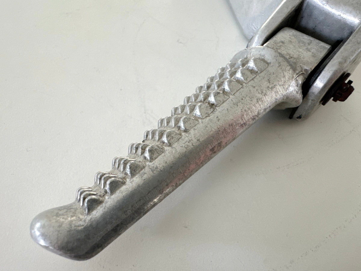 Honda CBR 900 SC28 Fußrastenträger hinten links Fußrastenplatte Fußraste 92-95