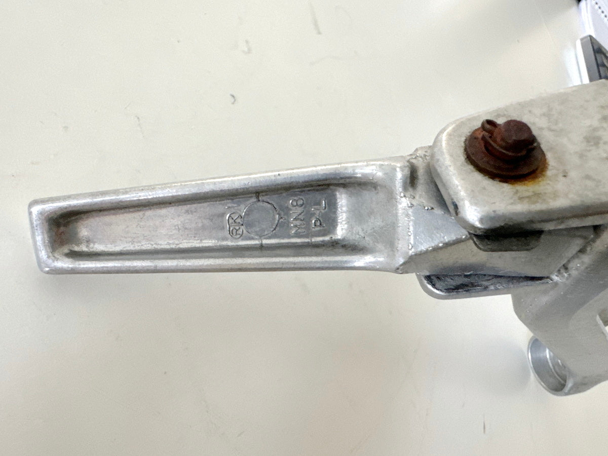 Honda CBR 900 SC28 Fußrastenträger hinten links Fußrastenplatte Fußraste 92-95