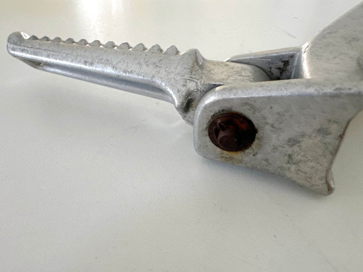 Honda CBR 900 SC28 Fußrastenträger hinten links Fußrastenplatte Fußraste 92-95