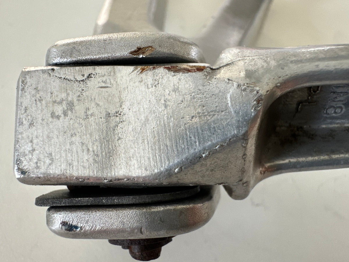 Honda CBR 900 SC28 Fußrastenträger hinten links Fußrastenplatte Fußraste 92-95