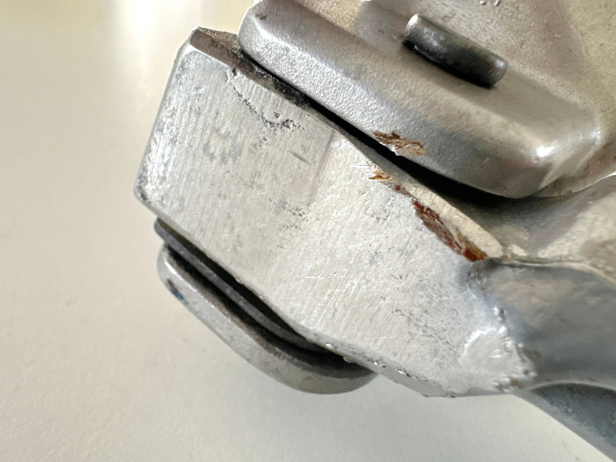 Honda CBR 900 SC28 Fußrastenträger hinten links Fußrastenplatte Fußraste 92-95