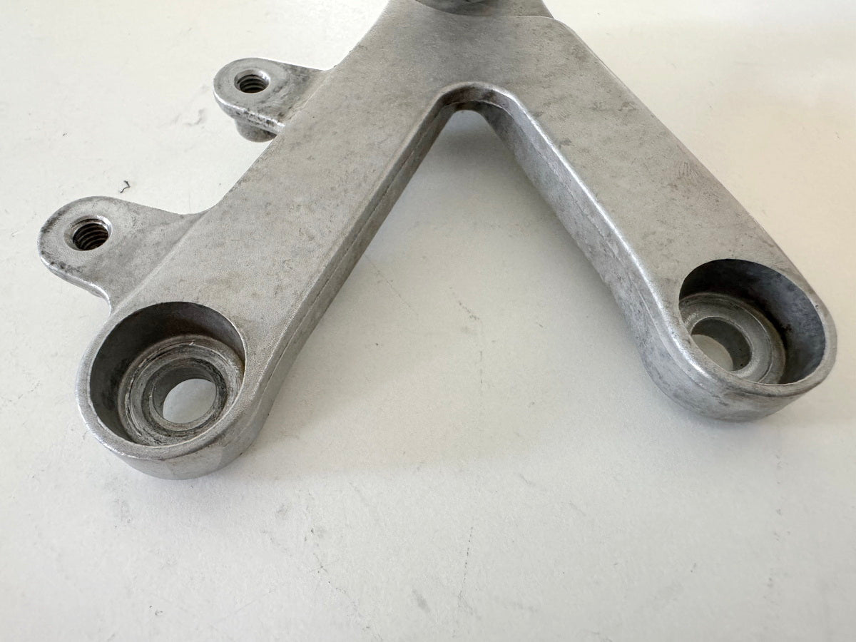 Honda CBR 900 SC28 Fußrastenplatte links vorn Fußraste Fußrastenträger 92-95