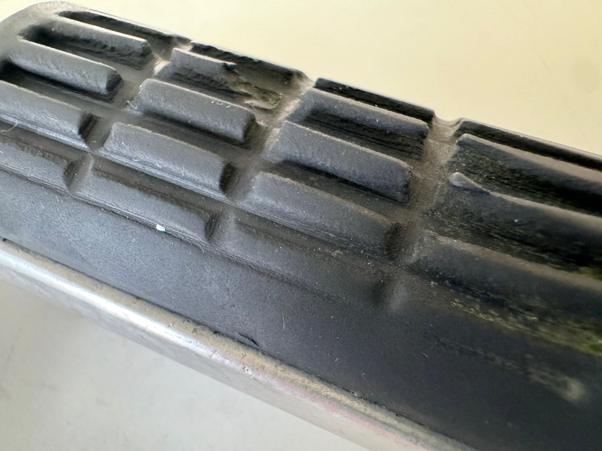 Honda CBR 900 SC28 Fußrastenplatte links vorn Fußraste Fußrastenträger 92-95