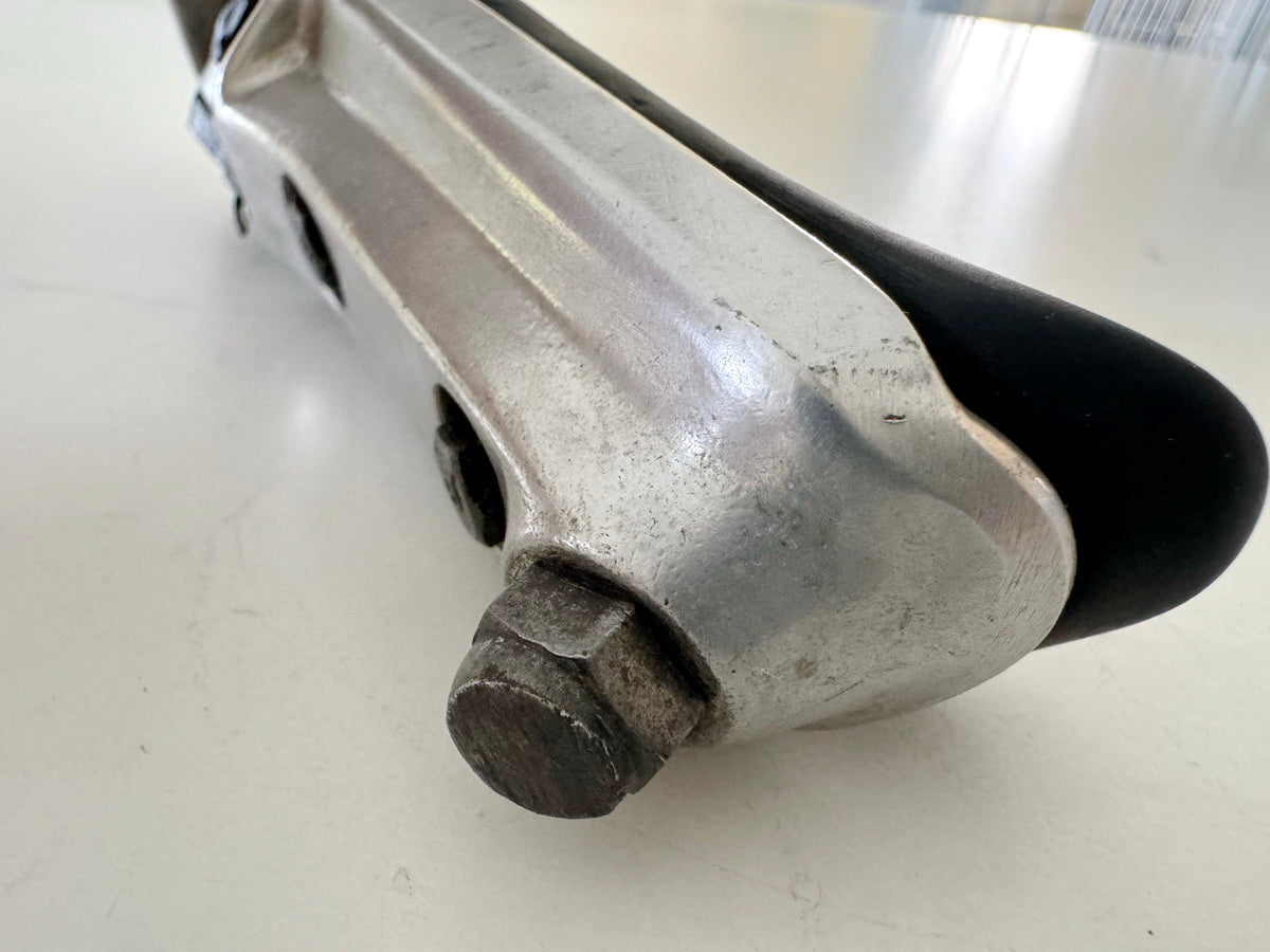 Honda CBR 900 SC28 Fußrastenplatte links vorn Fußraste Fußrastenträger 92-95