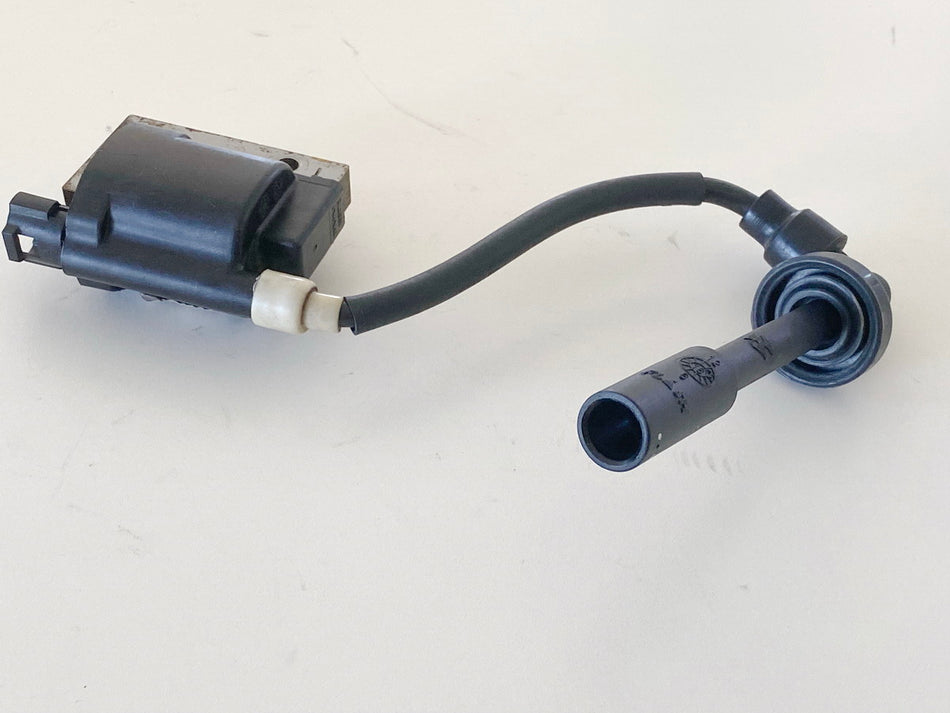 HUSQVARNA Vitpilen HQV 401 Ignition Coil Spark Plug Cap original ONLY 6897 km