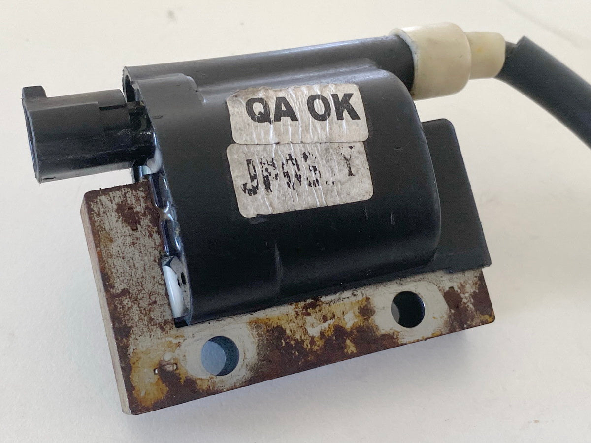 HUSQVARNA Vitpilen HQV 401 Ignition Coil Spark Plug Cap original ONLY 6897 km