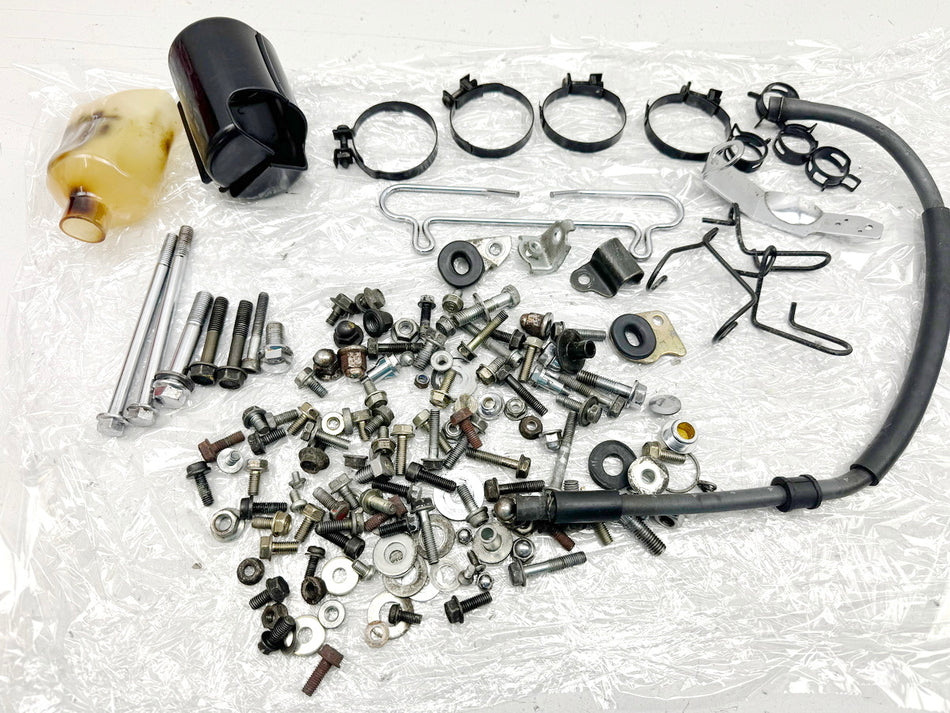 HONDA VT 1100 SC18 Shadow Schrauben Kleinteile Muttern Halter (für Rahmen)