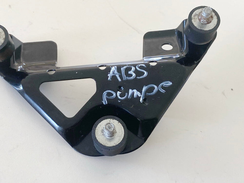 HUSQVARNA Vitpilen HQV 401 ABS Pump Bracket Retaining Plate Pressure Modulator 6897 km