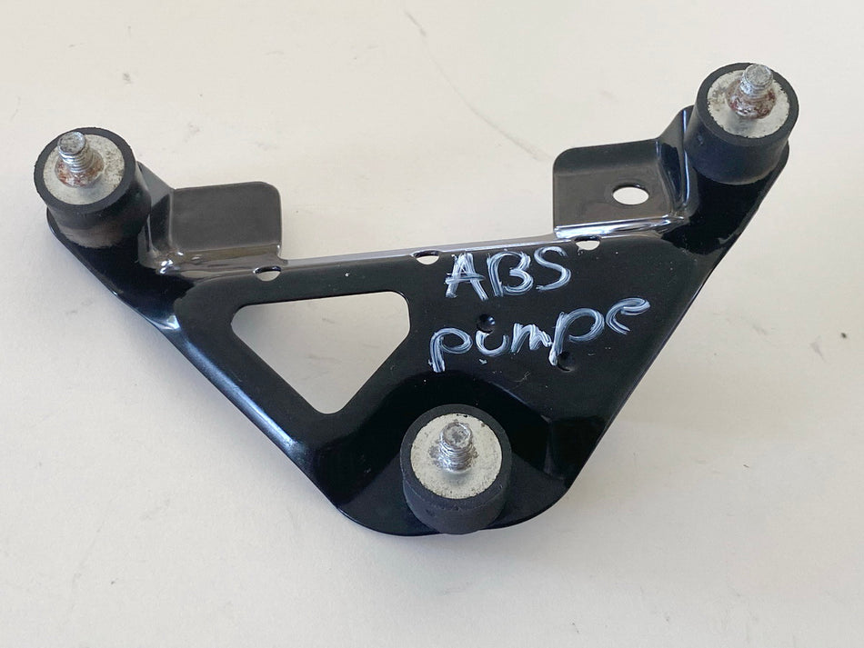 HUSQVARNA Vitpilen HQV 401 ABS Pump Bracket Retaining Plate Pressure Modulator 6897 km