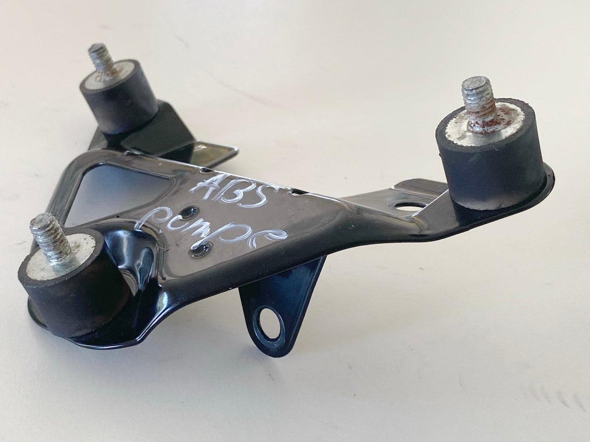 HUSQVARNA Vitpilen HQV 401 Soporte bomba ABS Placa de sujeción modulador de presión 6897 km