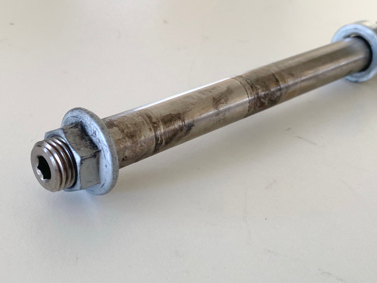 HUSQVARNA Vitpilen HQV 401 swingarm axle shaft through frame 6897 km