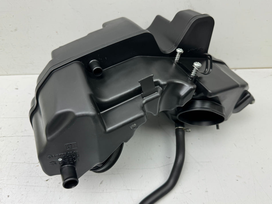 SUZUKI VLR 1800 T WVCT C 1800 R Luftfiltergehäuse Ansauggummis Stutzen Chamber