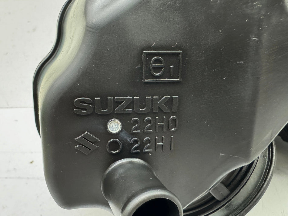 SUZUKI VLR 1800 T WVCT C 1800 R Luftfiltergehäuse Ansauggummis Stutzen Chamber