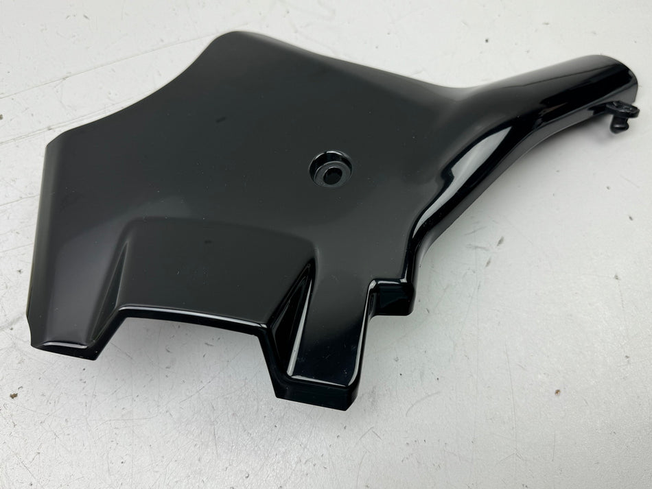 SUZUKI VLR 1800 T WVCT C 1800R Verkleidung Lenkkopf links Abdeckung Rahmen Cover