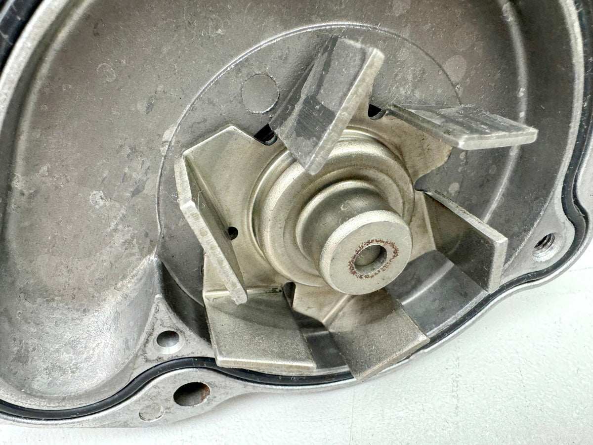 YAMAHA FZX 750 2MU (2JE) Wasserpumpe Flügelrad Deckel Motordeckel (für Motor)