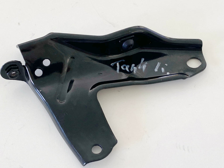HUSQVARNA Vitpilen HQV 401 Halterung Tank links Halter Träger Strebe Halteblech