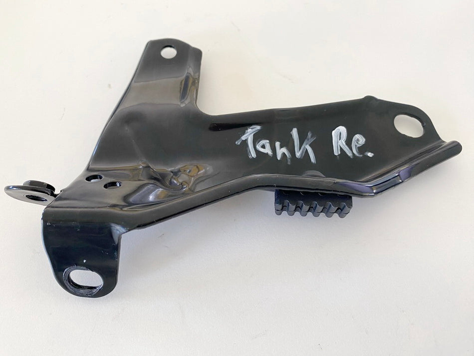 HUSQVARNA Vitpilen HQV 401 Halterung Tank rechts Halter Träger Strebe Halteblech