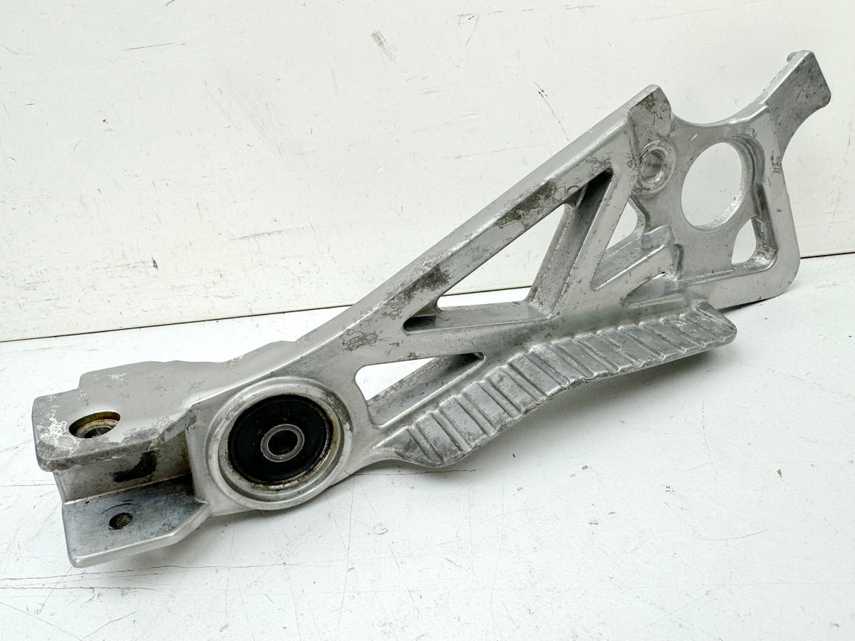 YAMAHA FZX 750 2MU (2JE) Footrest plate rear right footrest bracket pillion