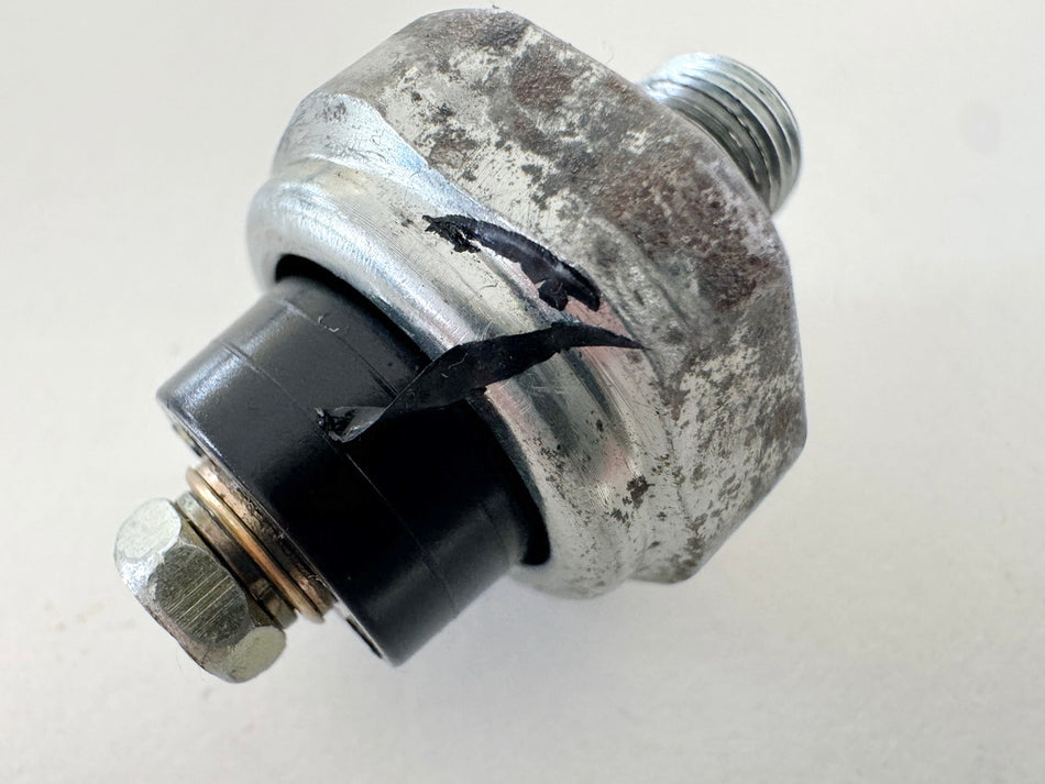 Honda CBR 900 SC28 Öldruckschalter original für Motor Kurbelgehäuse 92-95