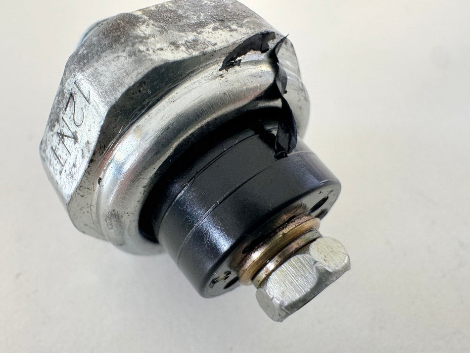 Honda CBR 900 SC28 Öldruckschalter original für Motor Kurbelgehäuse 92-95