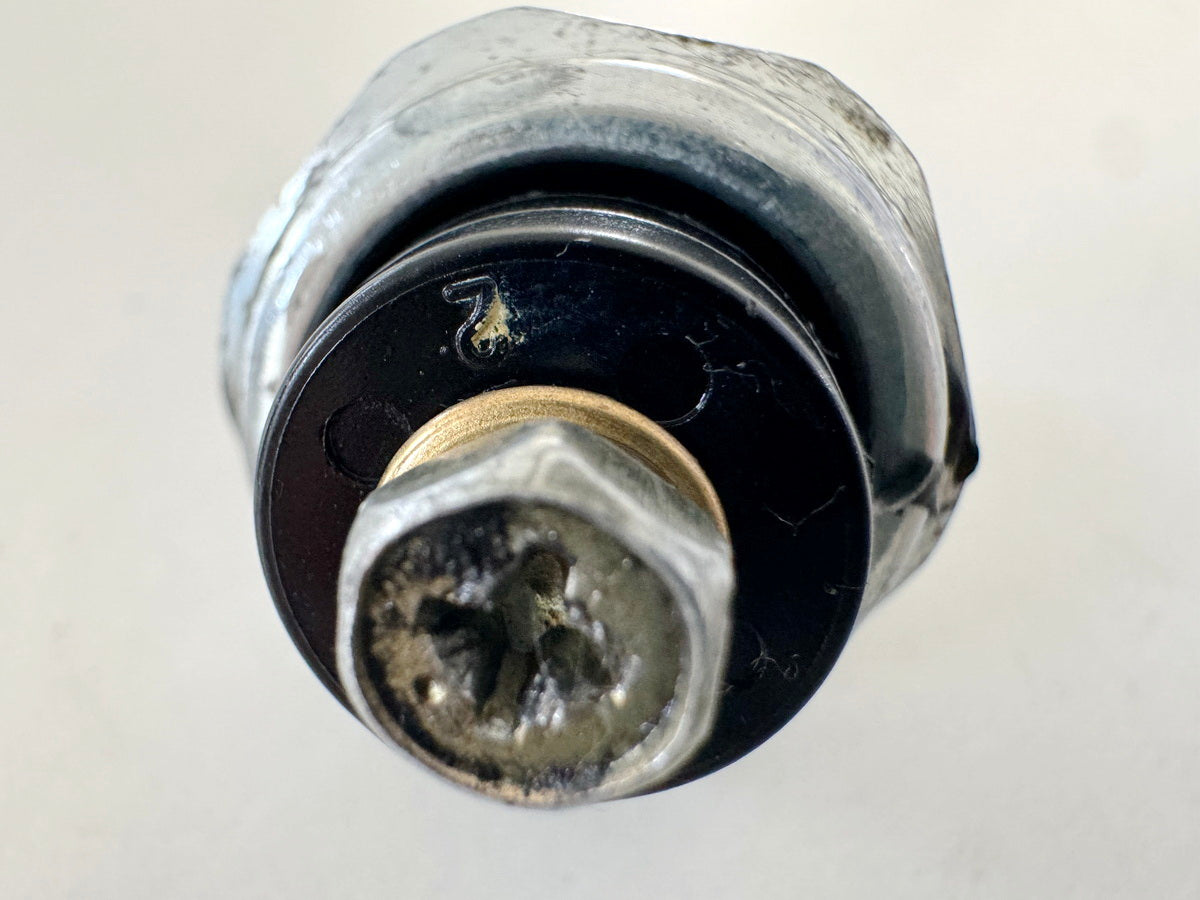 Honda CBR 900 SC28 Öldruckschalter original für Motor Kurbelgehäuse 92-95