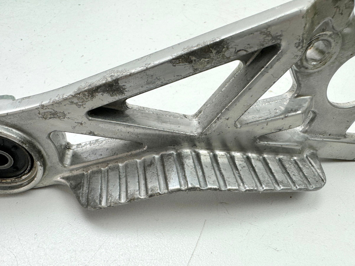 YAMAHA FZX 750 2MU (2JE) Footrest plate rear right footrest bracket pillion
