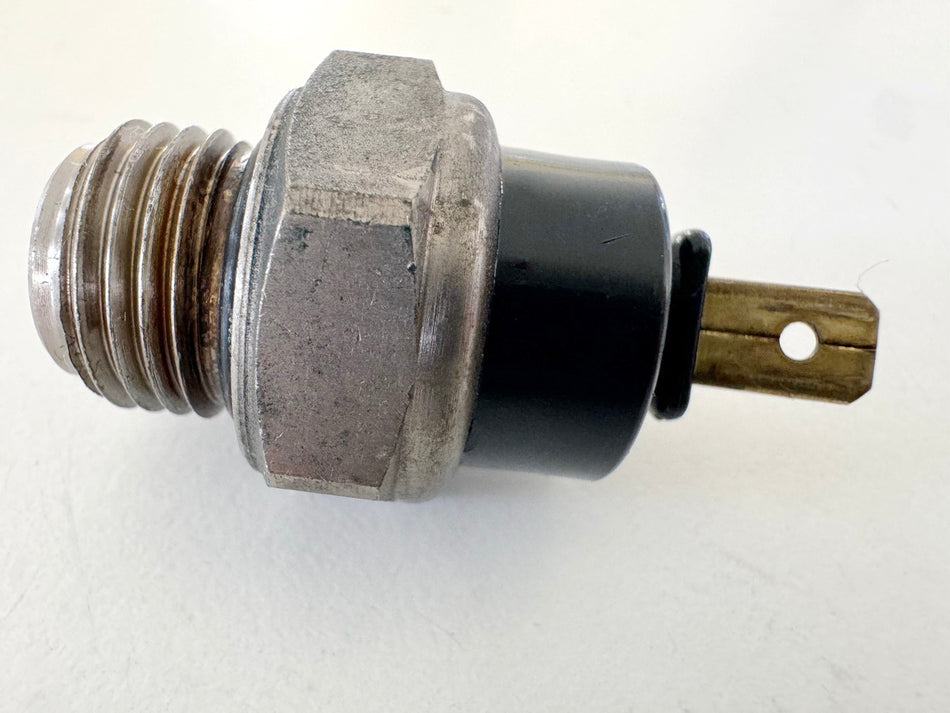 HONDA CBR 1100 XX SC35 Thermoschalter für Lüfter Kühler 37760-MT2-003