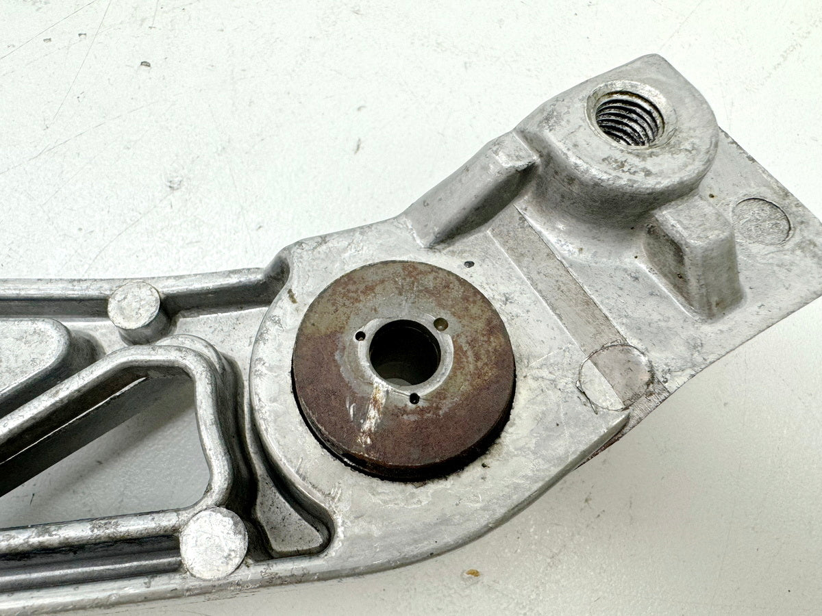 YAMAHA FZX 750 2MU (2JE) Footrest plate rear right footrest bracket pillion