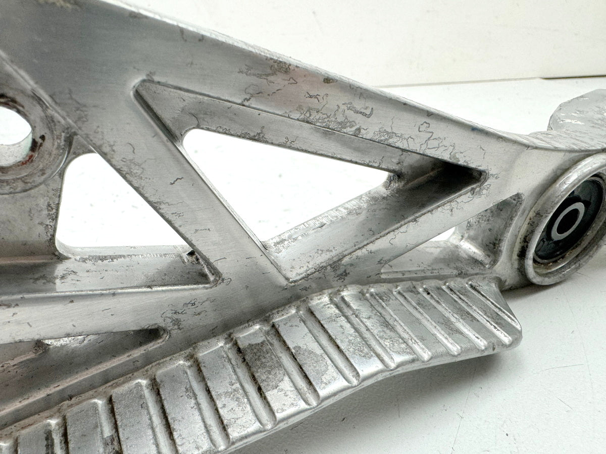 YAMAHA FZX 750 2MU (2JE) rear left footrest plate footrest carrier pillion
