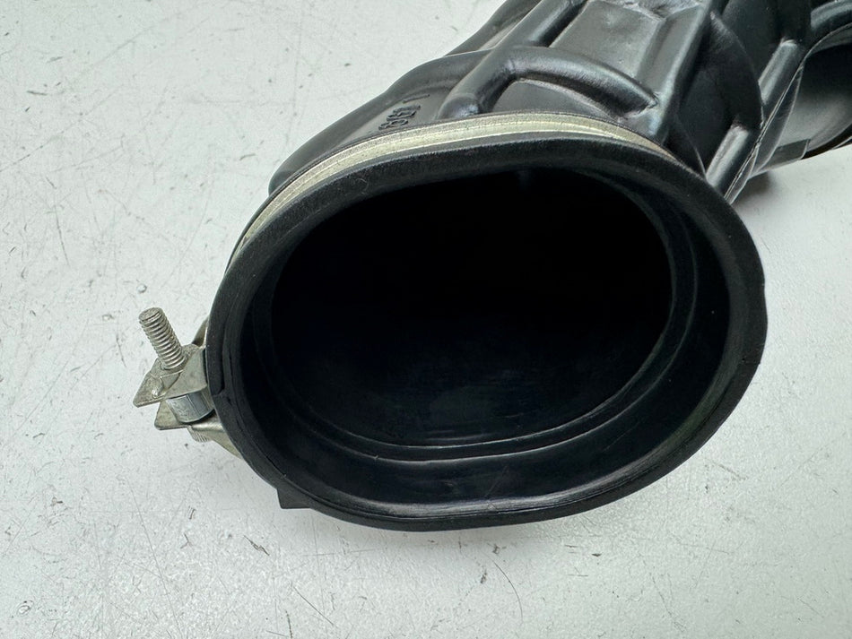 SUZUKI VLR 1800 T WVCT C 1800 R Luftschlauch links Schlauch für Luftfilterkasten