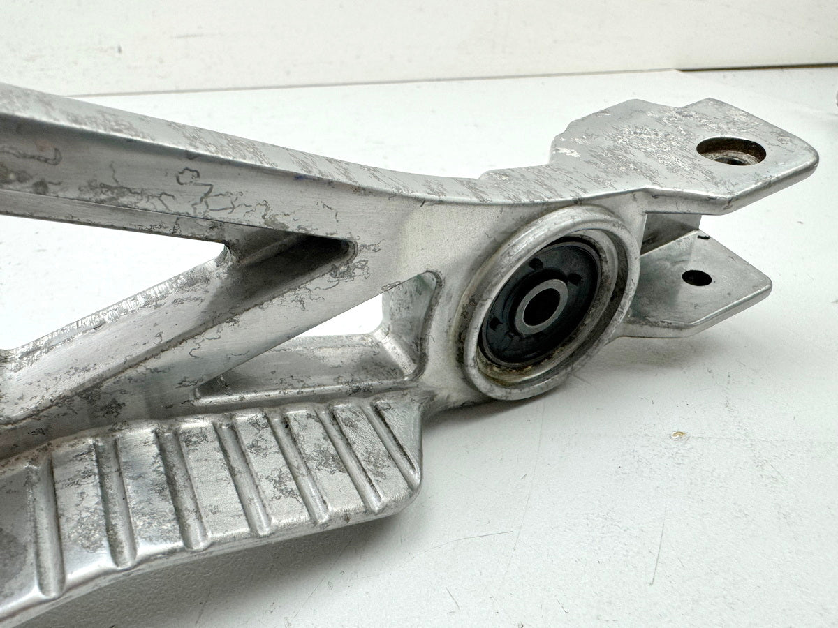 YAMAHA FZX 750 2MU (2JE) rear left footrest plate footrest carrier pillion