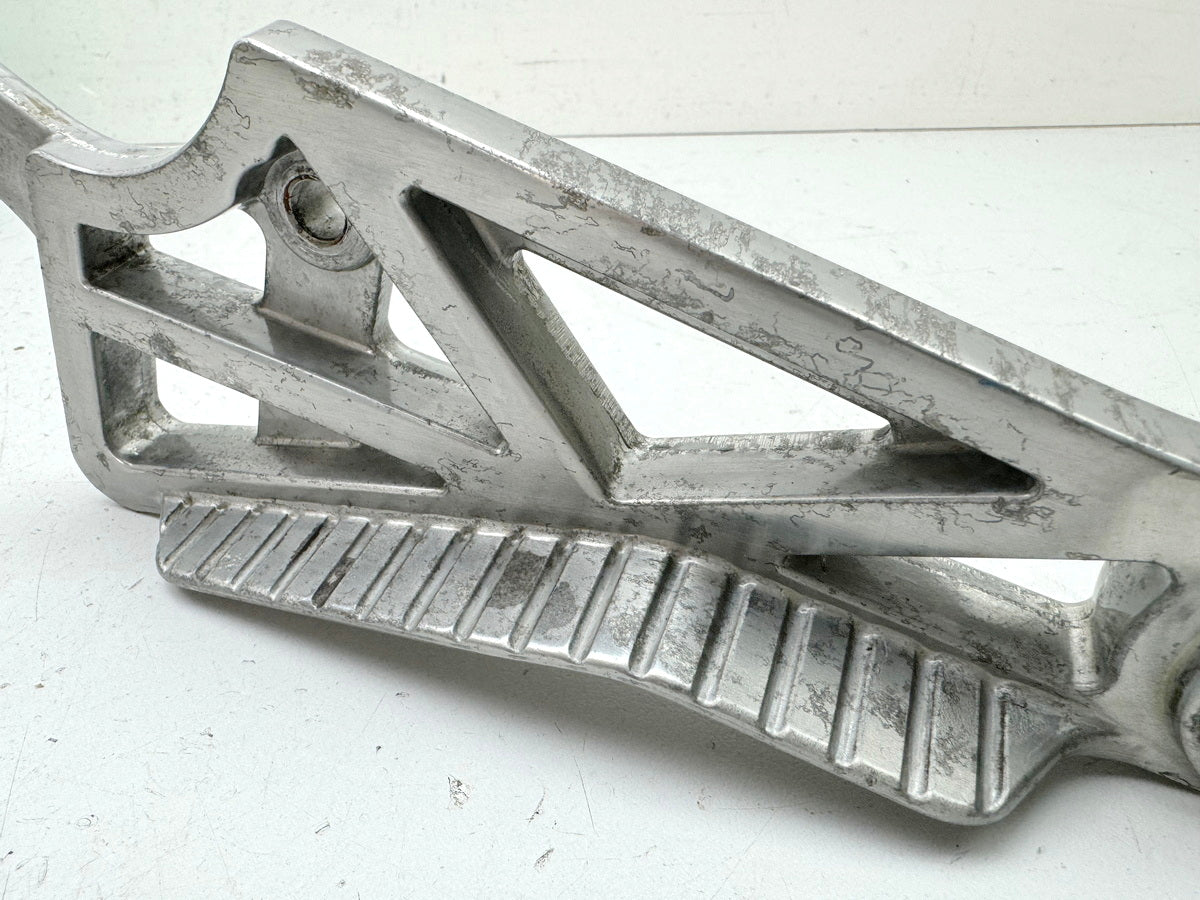 YAMAHA FZX 750 2MU (2JE) rear left footrest plate footrest carrier pillion