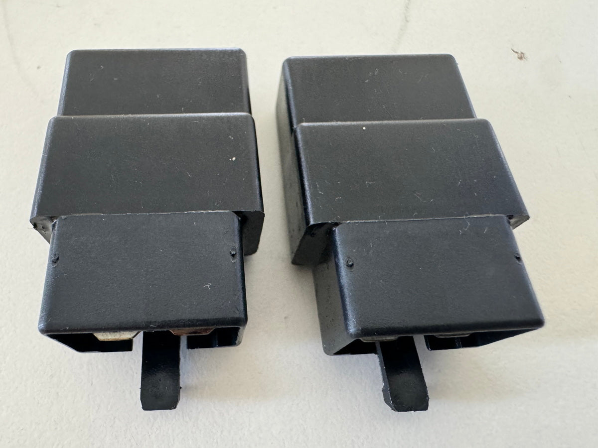 Honda CBR 900 SC28 Relais 12V Mitsuba RC-2208 Anlasser 2 Stück Elektrik 92-95