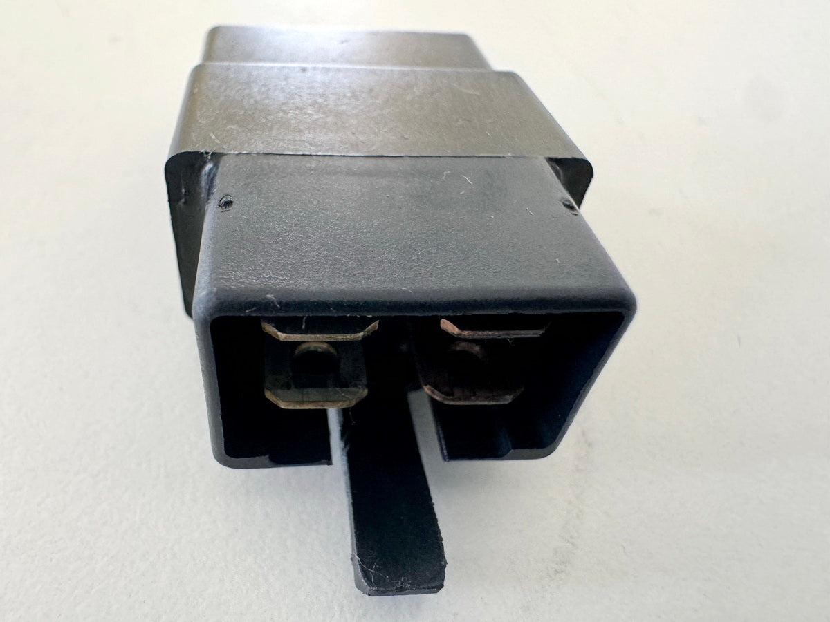 Honda CBR 900 SC28 Relais 12V Mitsuba RC-2208 Anlasser 2 Stück Elektrik 92-95