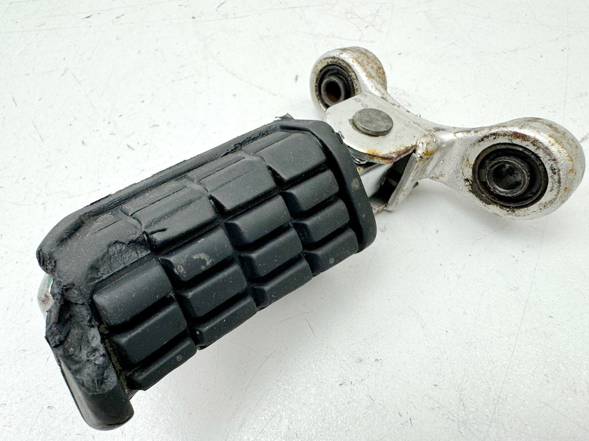 YAMAHA FZX 750 2MU (2JE) Footrest plate left front Footrest support Footrest