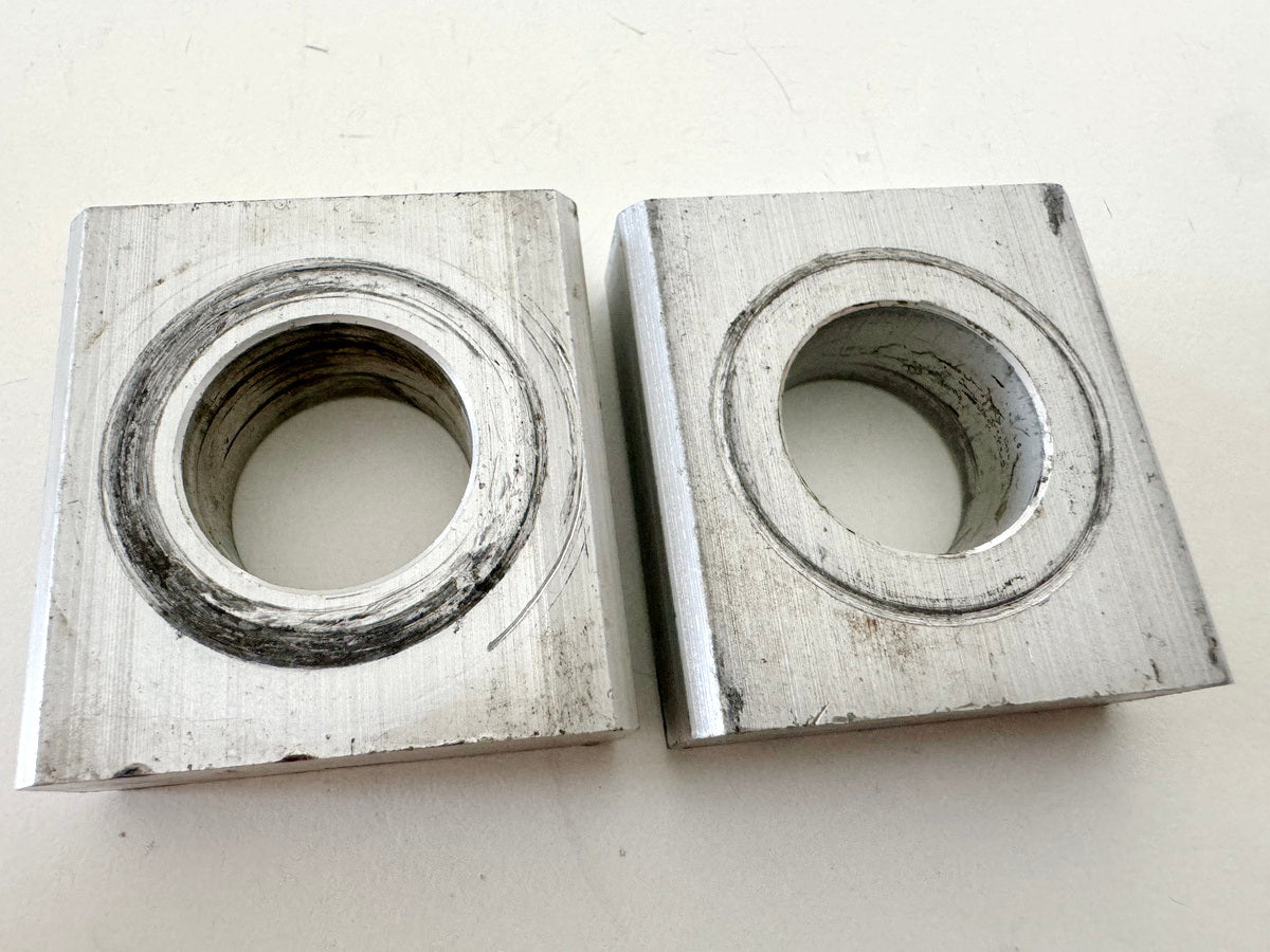 Honda CBR 900 SC28 Kettenspanner Ketteneinsteller Schwinge Felge Hinterrad 92-95