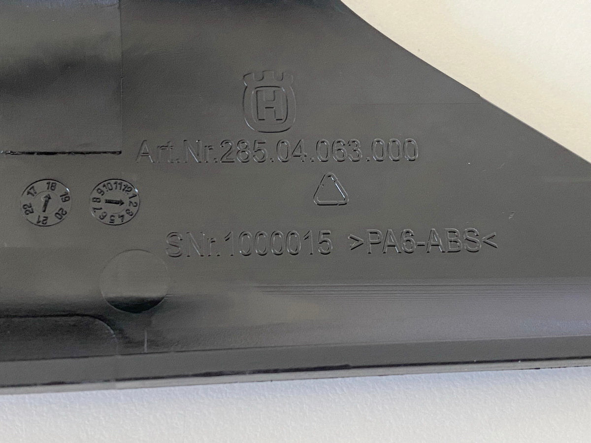 HUSQVARNA Vitpilen HQV 401 Kettenschutz oben Abdeckung Cover für Schwinge 6897km
