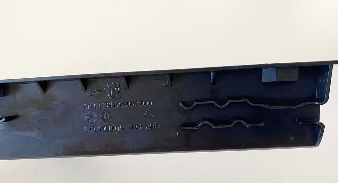 HUSQVARNA Vitpilen HQV 401 protector de cadena inferior, tapa para basculante 6897km