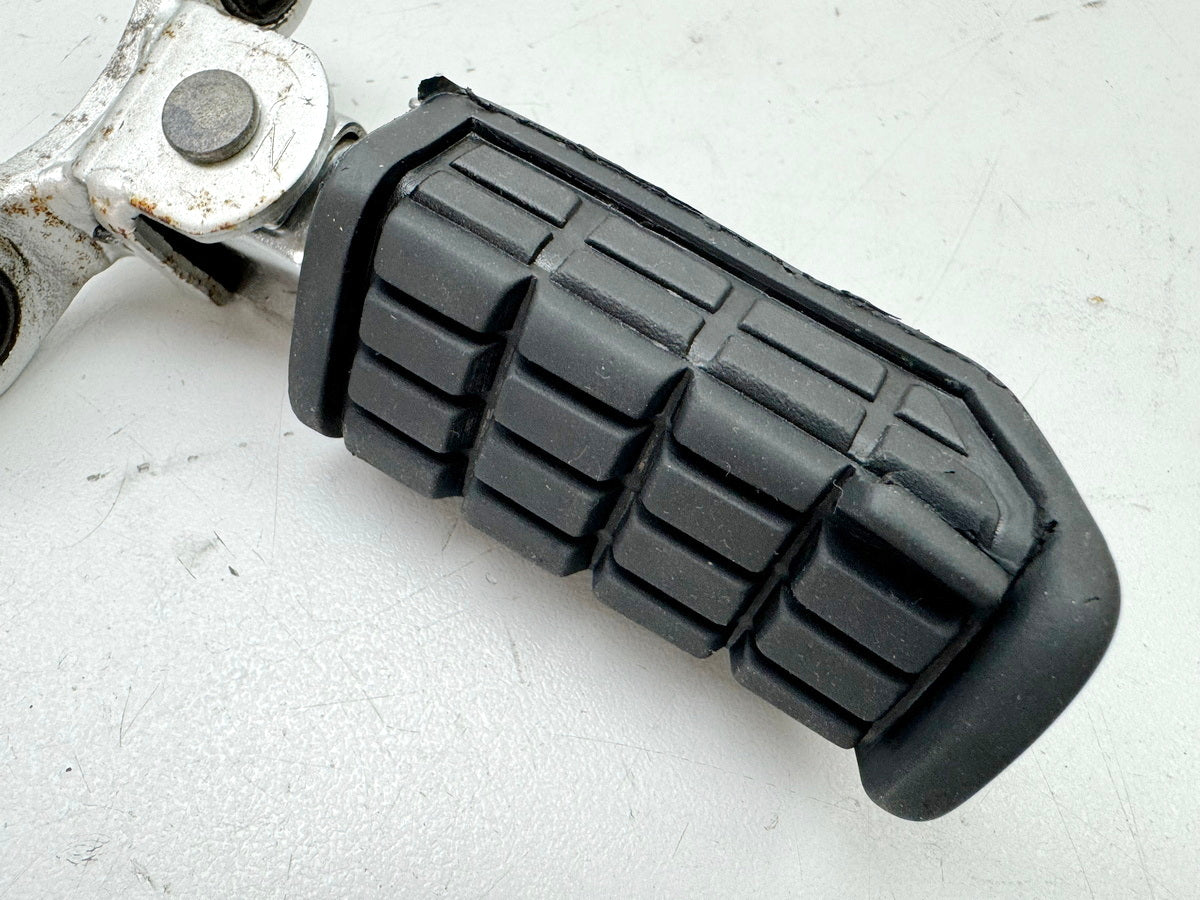 YAMAHA FZX 750 2MU (2JE) Footrest plate right front footrest holder footrest