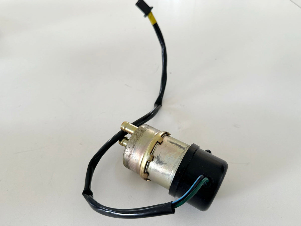 Honda CBR 900 SC28 Benzinpumpe Kraftstoffpumpe Mitsubishi original f. Tank 92-95