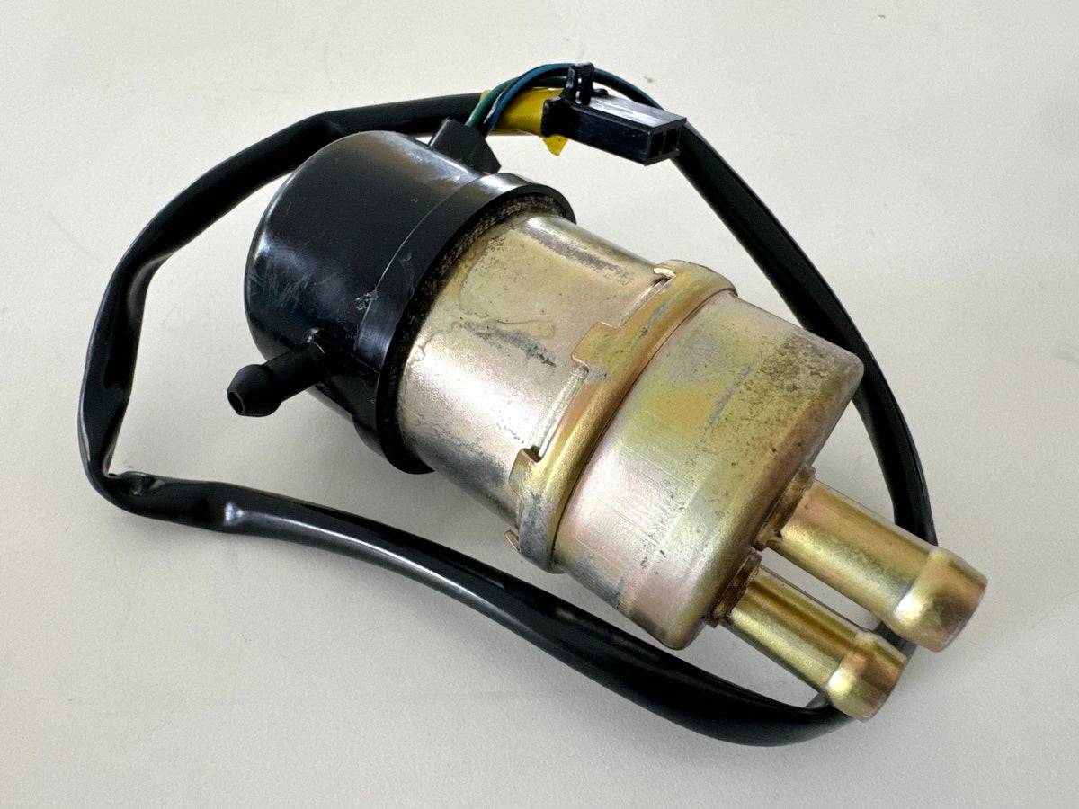 Honda CBR 900 SC28 Benzinpumpe Kraftstoffpumpe Mitsubishi original f. Tank 92-95