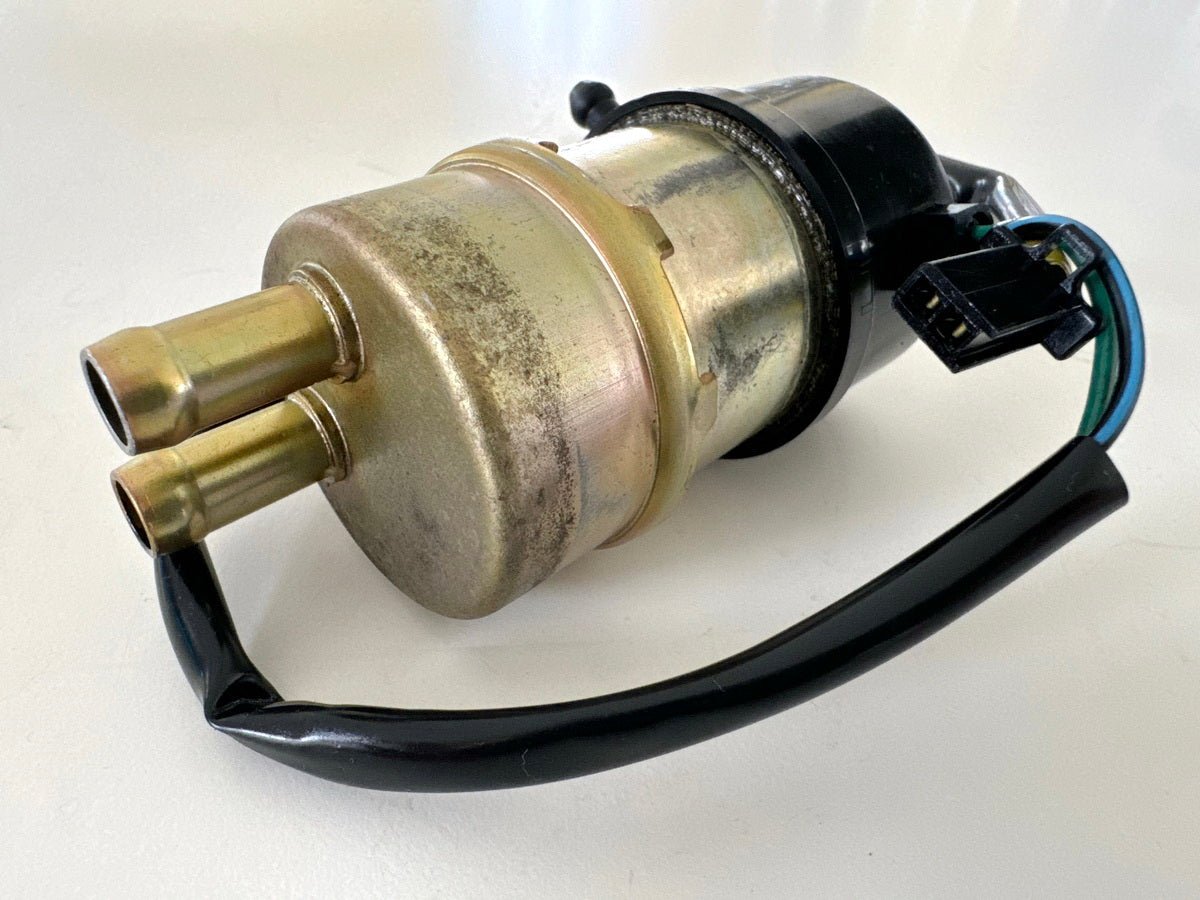 Honda CBR 900 SC28 Benzinpumpe Kraftstoffpumpe Mitsubishi original f. Tank 92-95