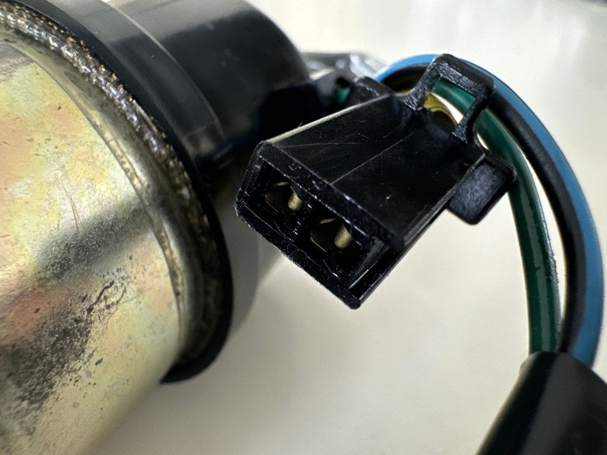 Honda CBR 900 SC28 Benzinpumpe Kraftstoffpumpe Mitsubishi original f. Tank 92-95
