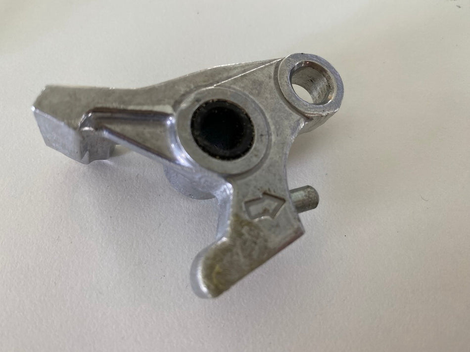 Suzuki Soporte de palanca de reenvío para palanca de freno 57430-32C10 GS GSF GSX GZ - COMO NUEVO