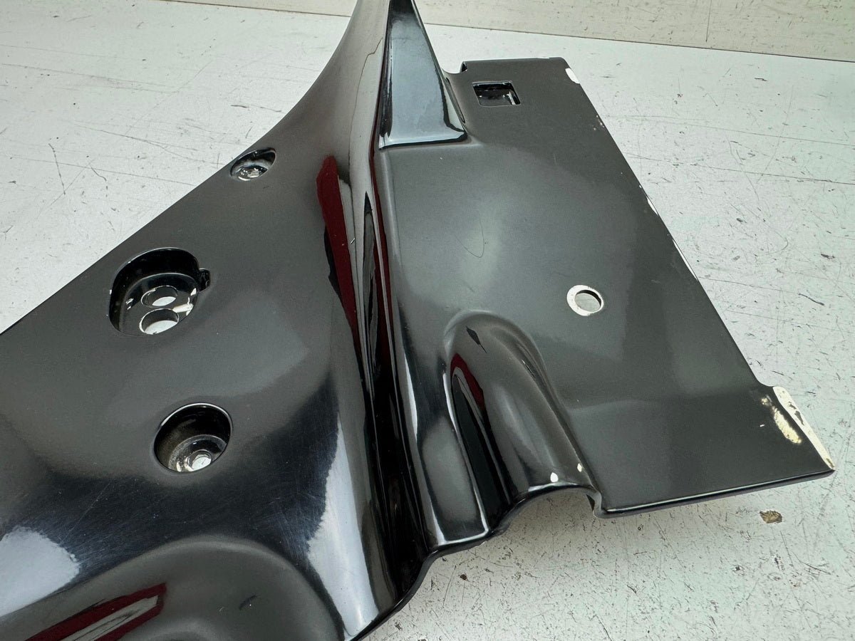 Honda CBR900 SC28 Verkleidung innen rechts Windlauf Abdeckung Cover Blende 92-93