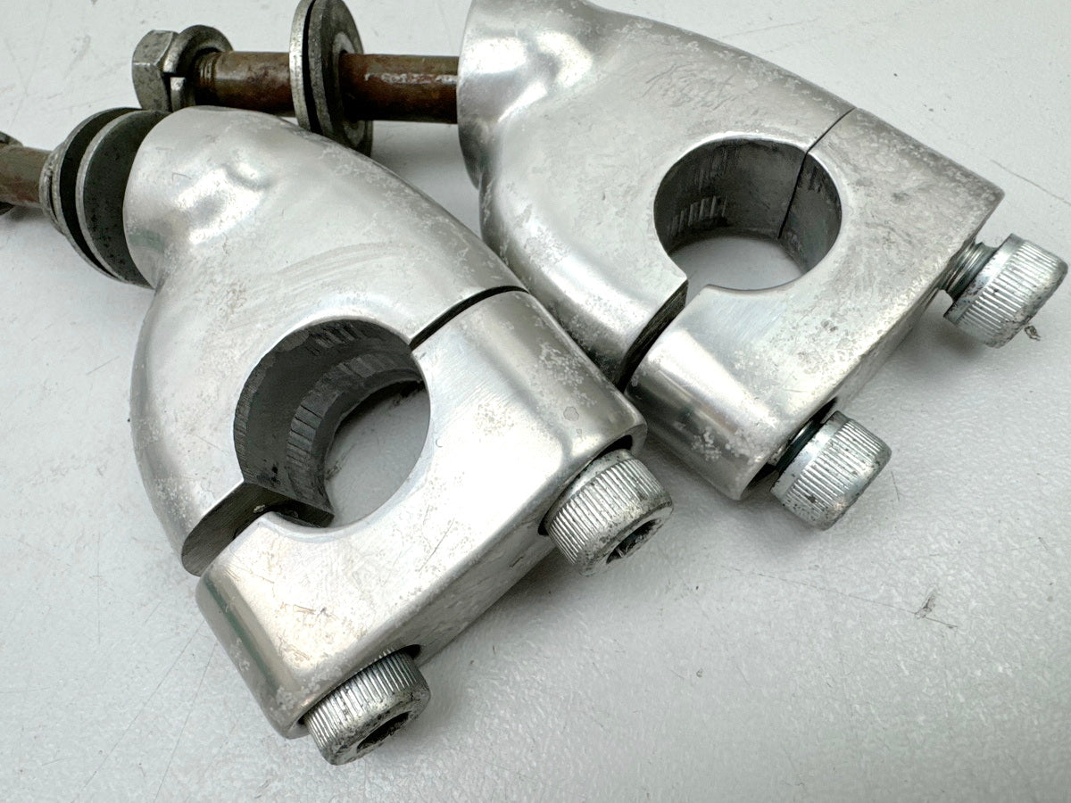 YAMAHA FZX 750 2MU (2JE) Abrazaderas de manillar originales. Juego de elevadores para manillar.